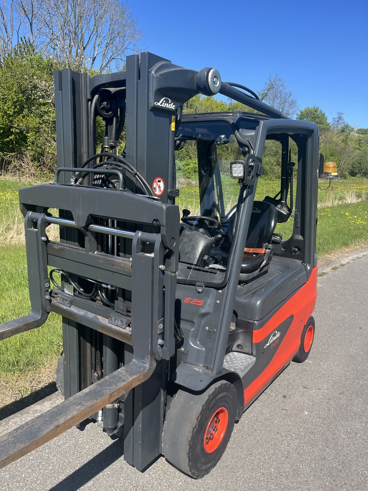 Linde E25-01 elektrische heftruck triplo vorkversteller