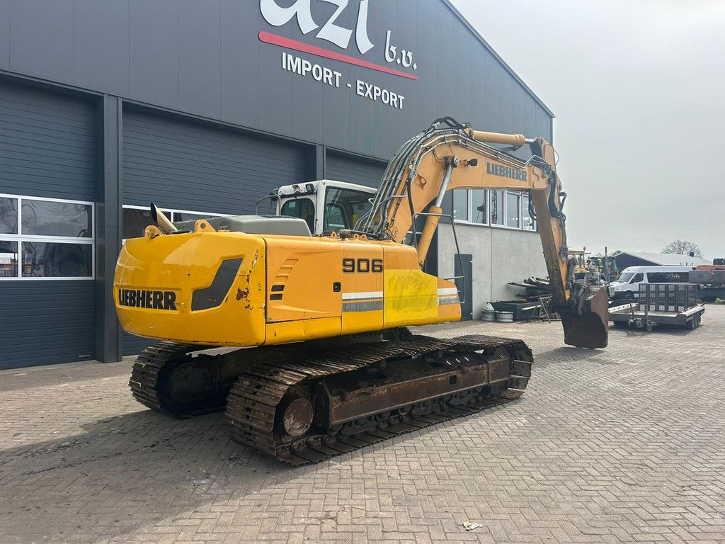 Liebherr R906LC