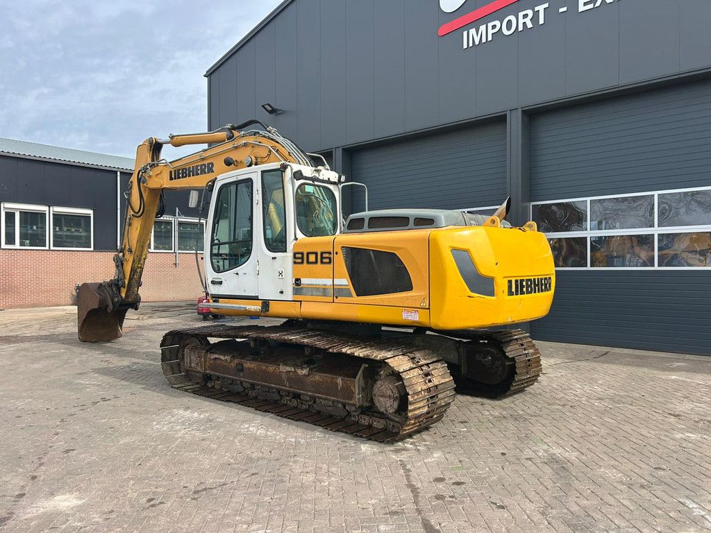 Liebherr R906LC