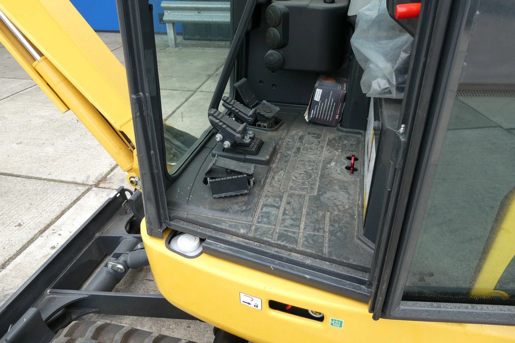 Komatsu PC16HS