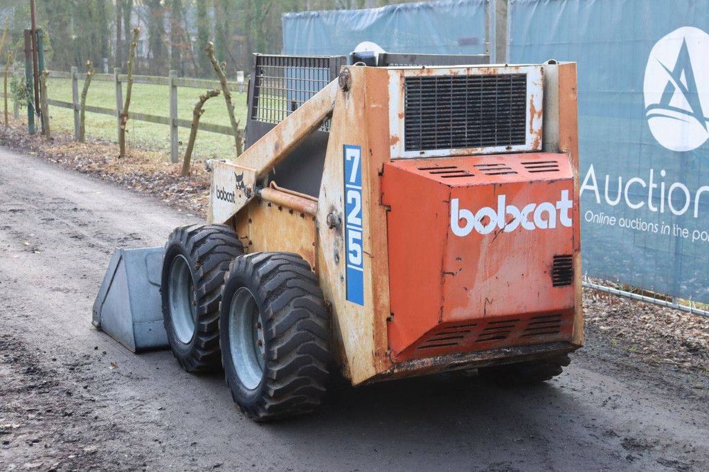 Skid steer loader Clark Bobcat 725 Diesel
