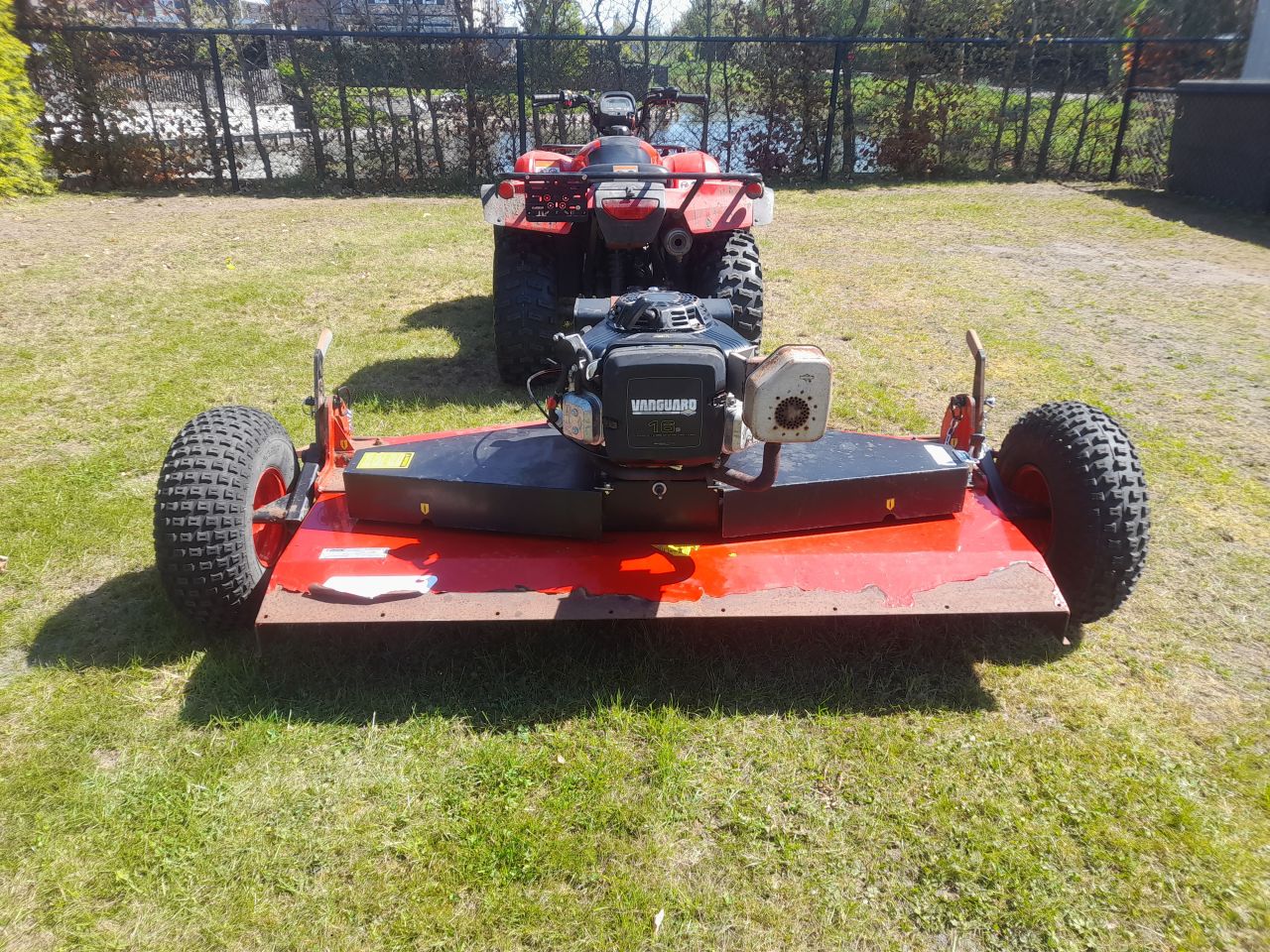 Logic TRM150 Weidebloter maaidek getrokken maaier