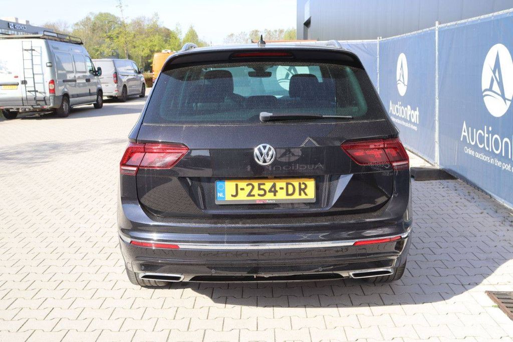 SUV Volkswagen Tiguan 2.0 TSI 4-Motion Petrol 230hp 2018 (Margin)
