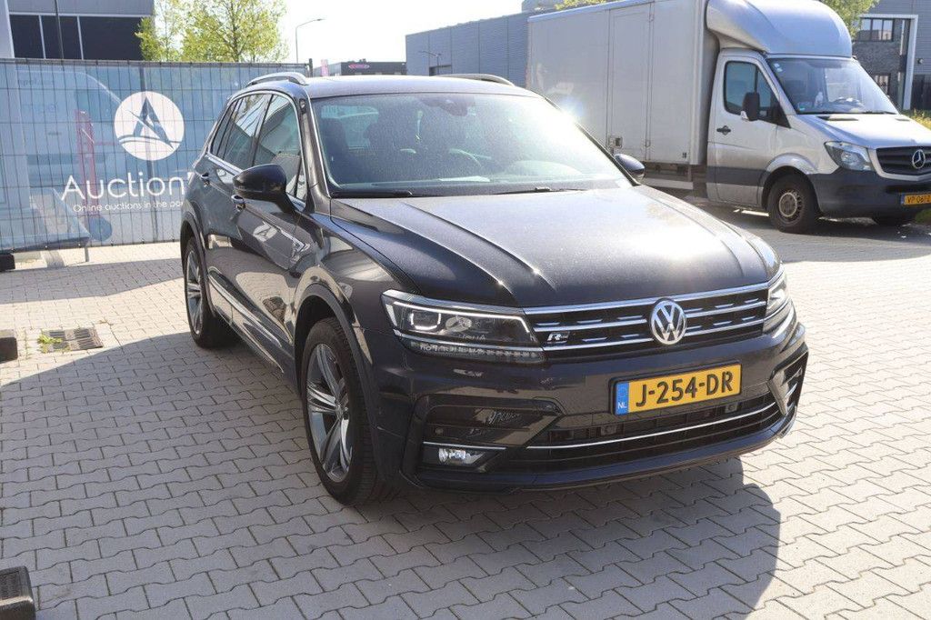 SUV Volkswagen Tiguan 2.0 TSI 4-Motion Petrol 230hp 2018 (Margin)
