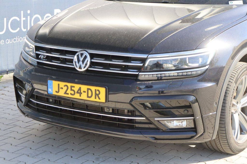 SUV Volkswagen Tiguan 2.0 TSI 4-Motion Petrol 230hp 2018 (Margin)