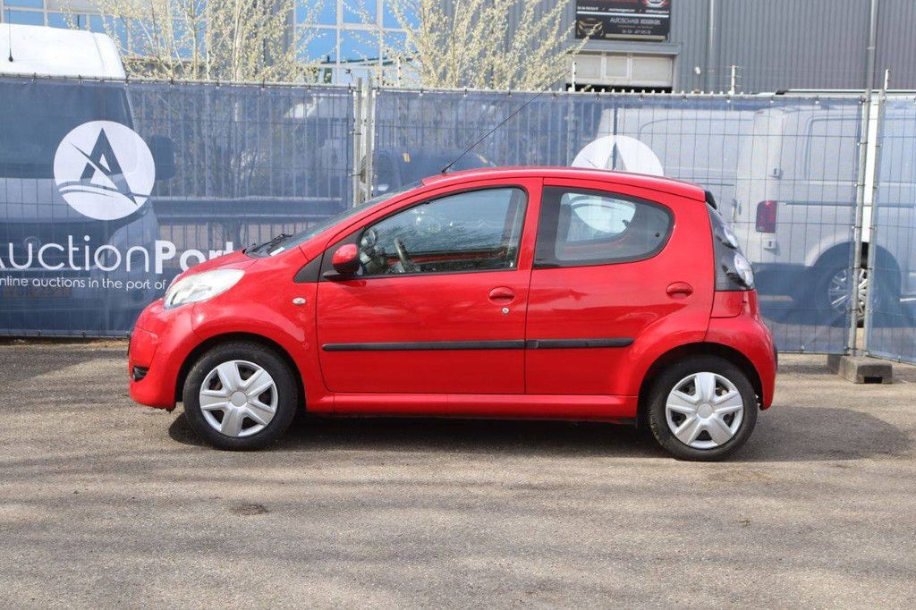 Passenger car Citroën C1 Petrol 68hp 2012