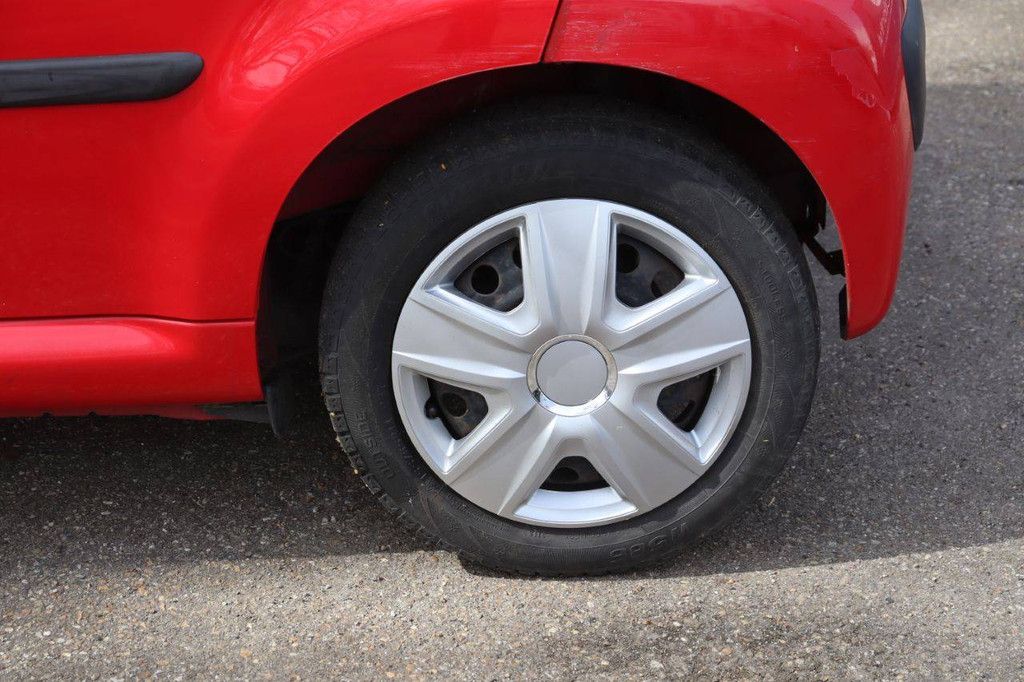 Passenger car Citroën C1 Petrol 68hp 2012