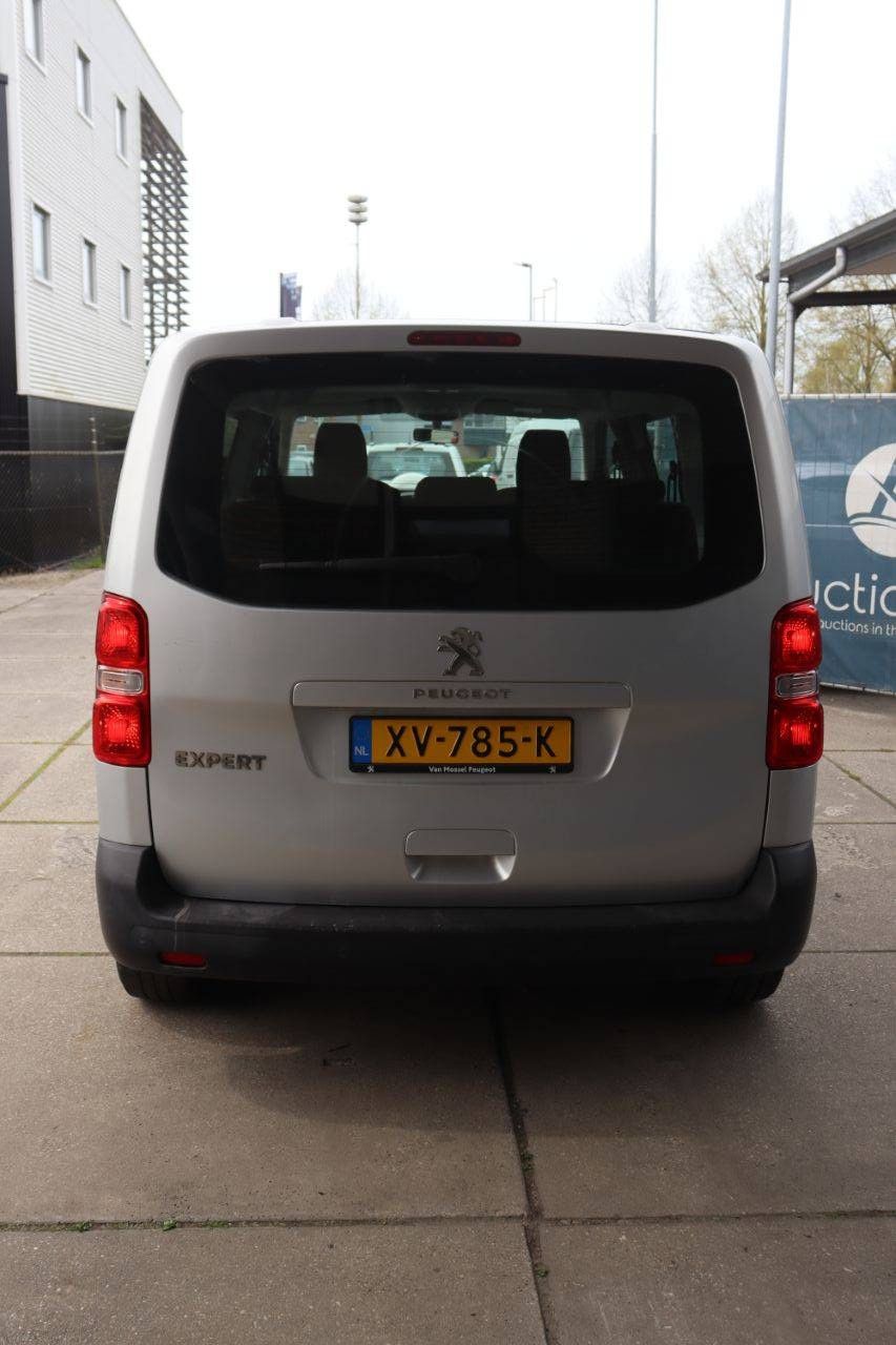 Pkw Peugeot Expert Traveler Diesel 102 PS 2019