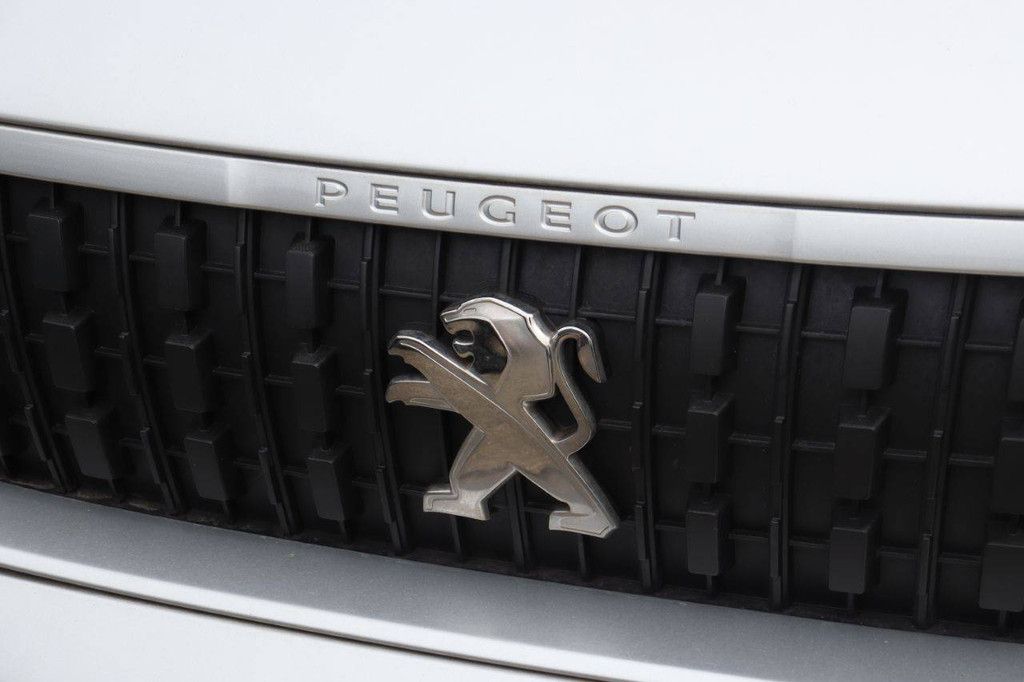 Pkw Peugeot Expert Traveler Diesel 102 PS 2019