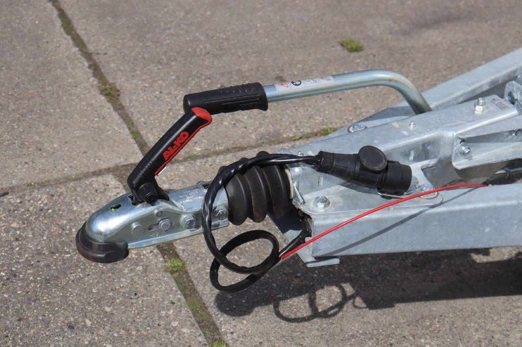 Geschlossener Anhänger Sirius 1300kg 2025