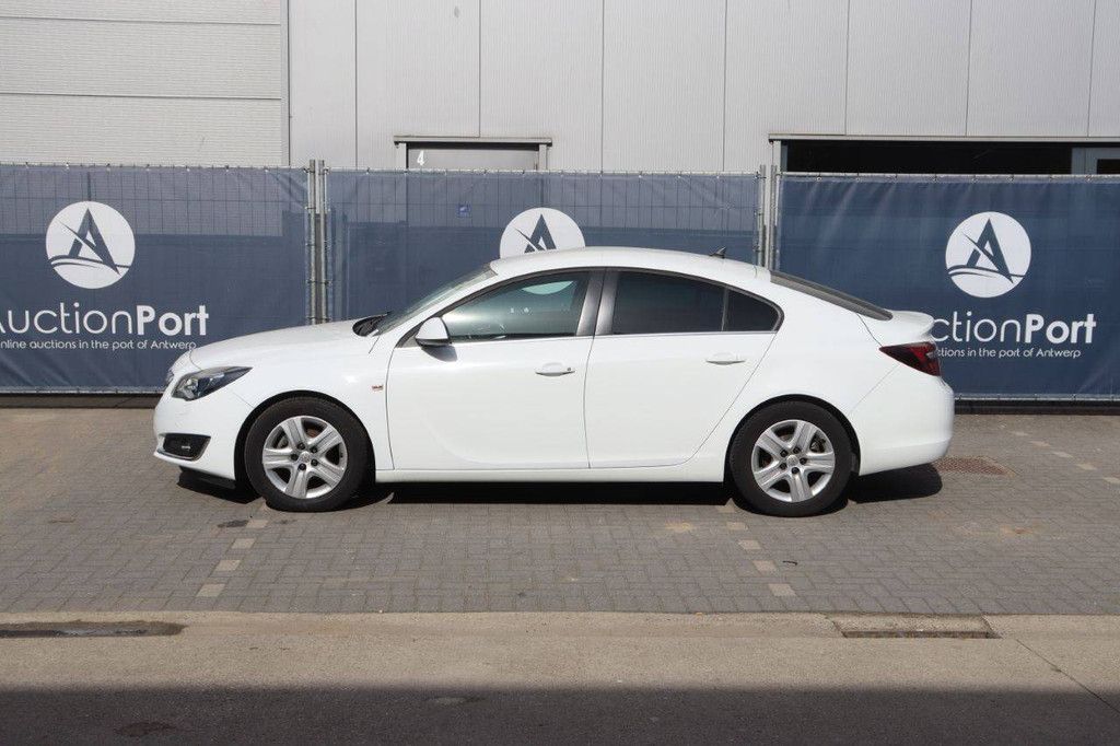 Passenger car Opel Insignia Diesel 136hp 2016