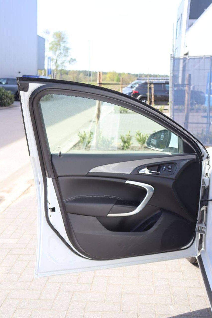 Passenger car Opel Insignia Diesel 136hp 2016