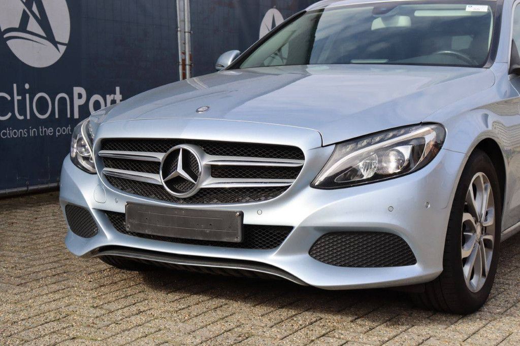 Passenger car Mercedes-Benz C 200 d Diesel 136 hp 2016