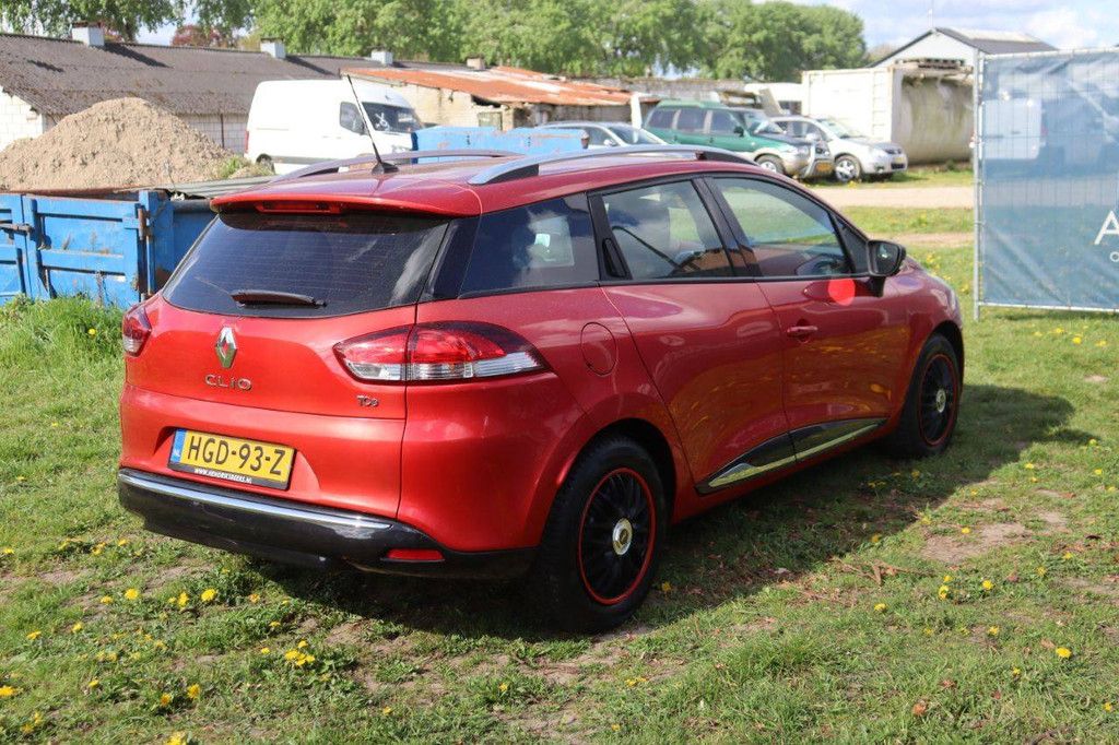 Passenger car Renault Clio Petrol 90hp 2013