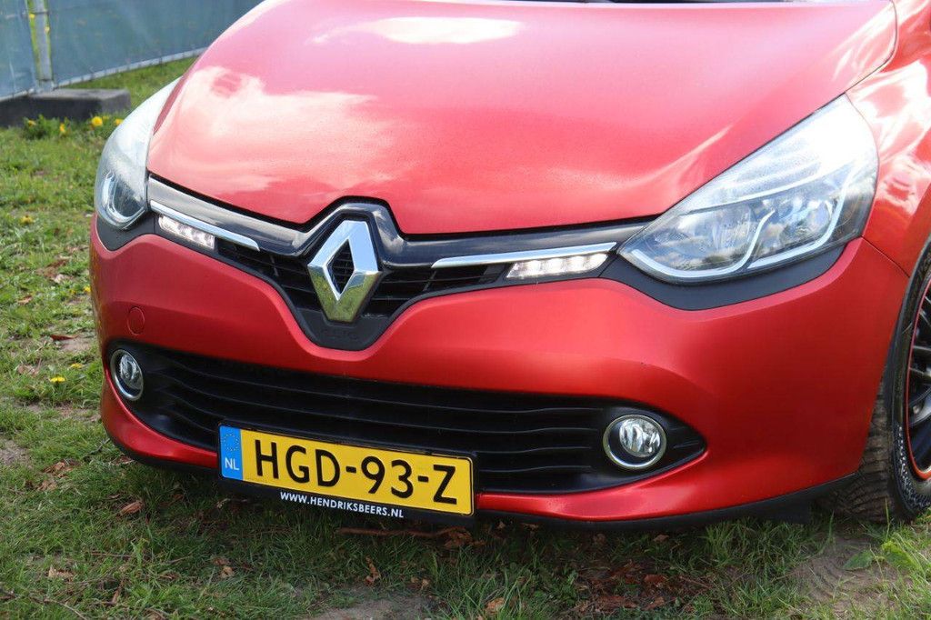 Passenger car Renault Clio Petrol 90hp 2013