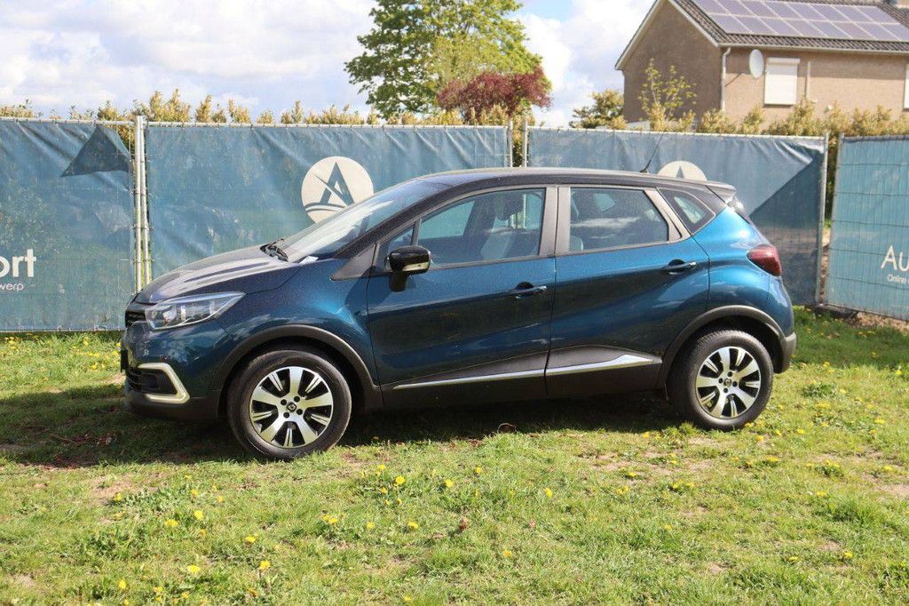 Passenger car Renault Captur Diesel 90hp 2019