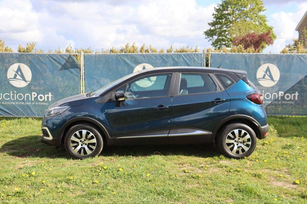 Passenger car Renault Captur Diesel 90hp 2019
