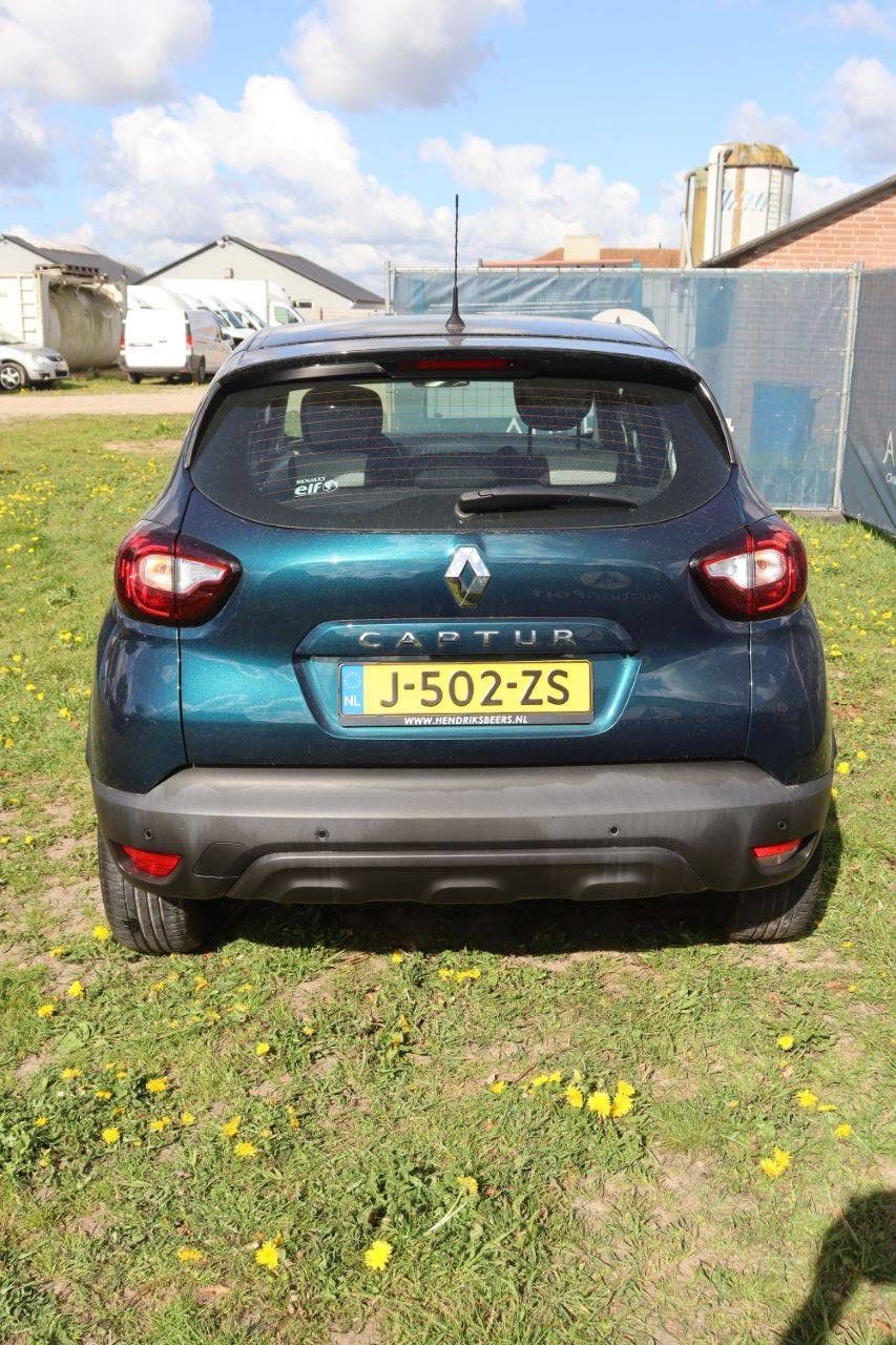 Passenger car Renault Captur Diesel 90hp 2019