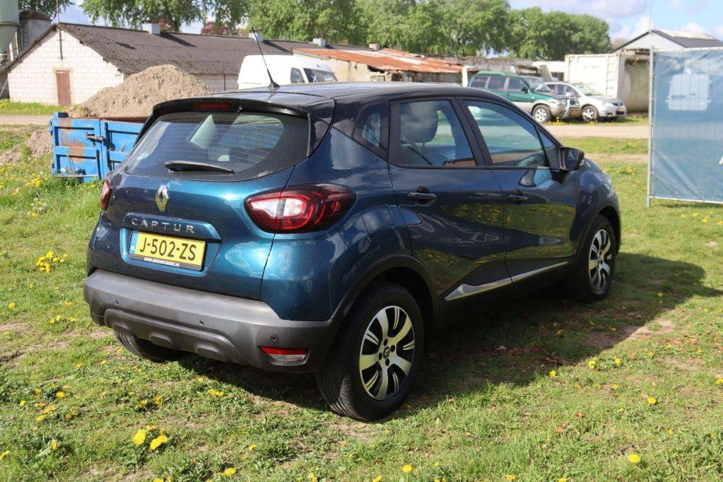 Passenger car Renault Captur Diesel 90hp 2019