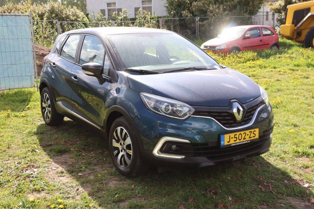 Passenger car Renault Captur Diesel 90hp 2019