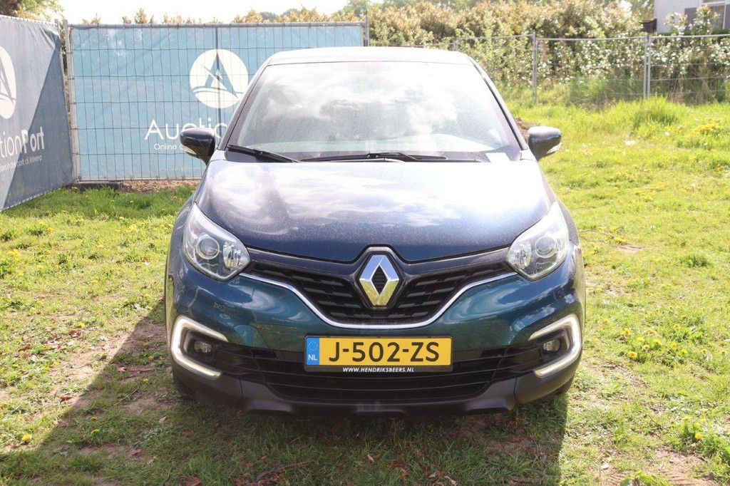 Passenger car Renault Captur Diesel 90hp 2019