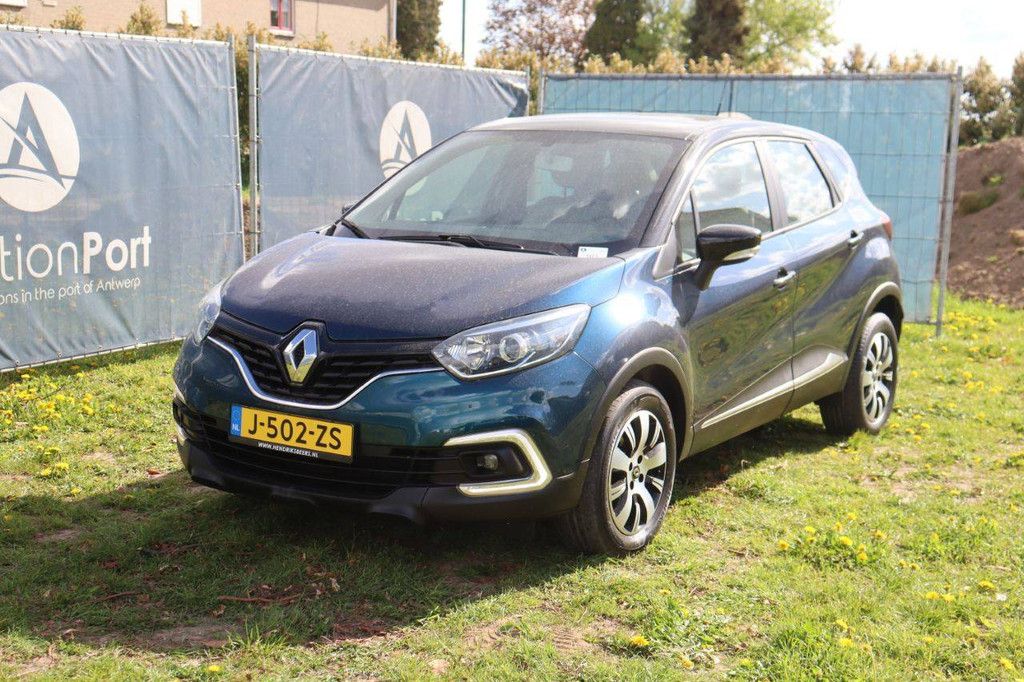 Passenger car Renault Captur Diesel 90hp 2019