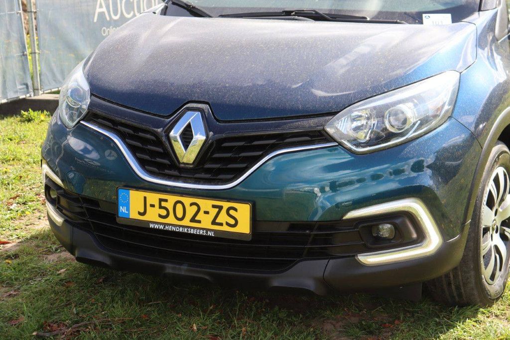 Passenger car Renault Captur Diesel 90hp 2019