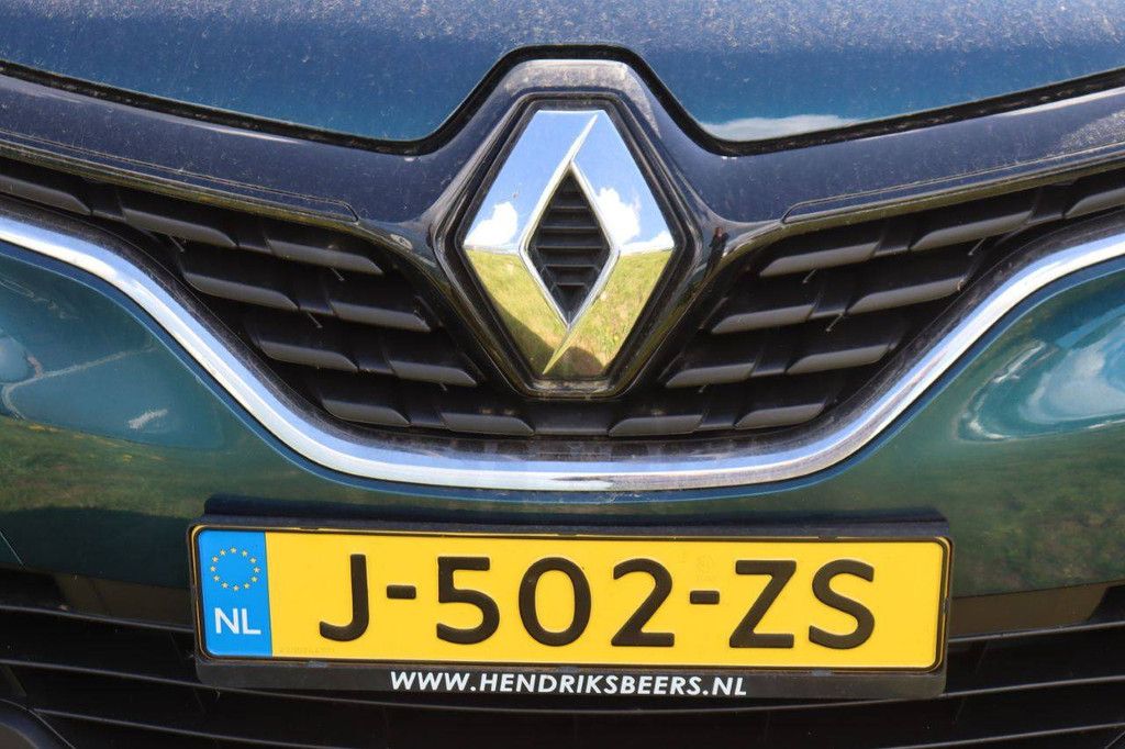 Passenger car Renault Captur Diesel 90hp 2019