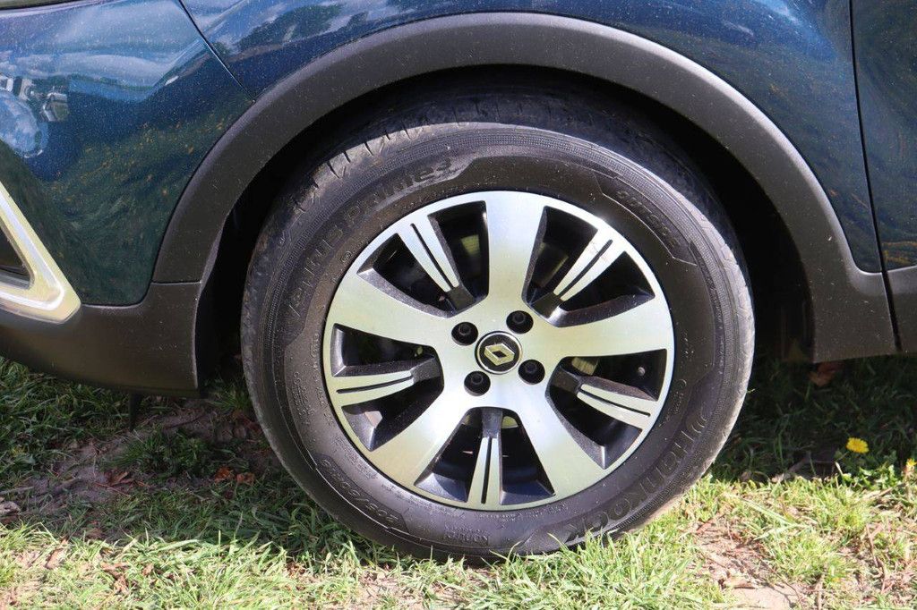 Passenger car Renault Captur Diesel 90hp 2019