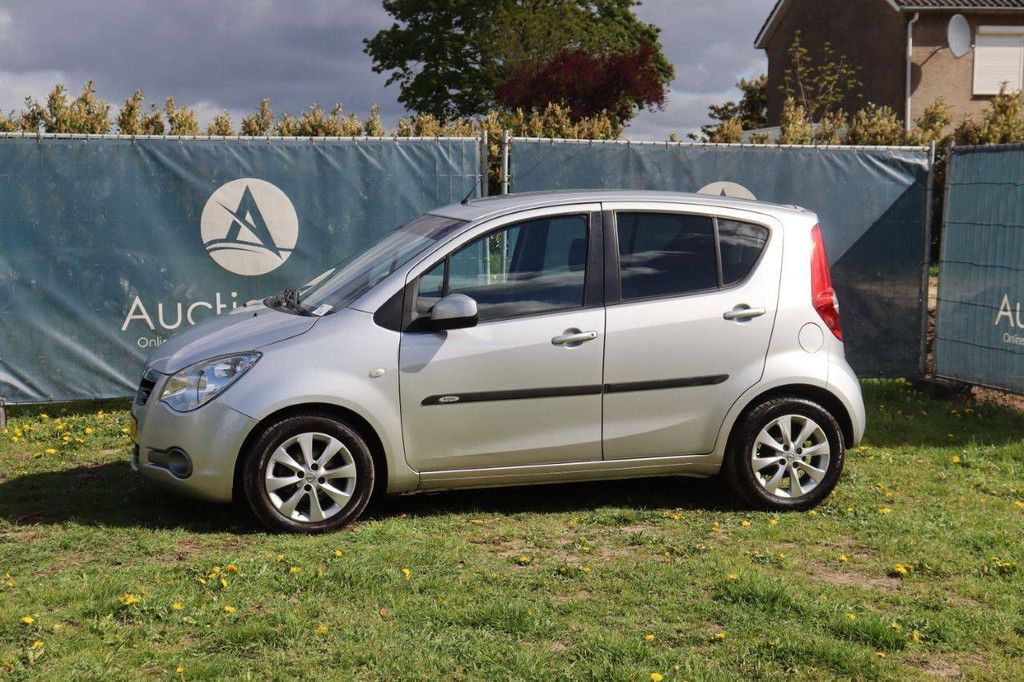 Passenger car Opel Agila Petrol 94hp 2013