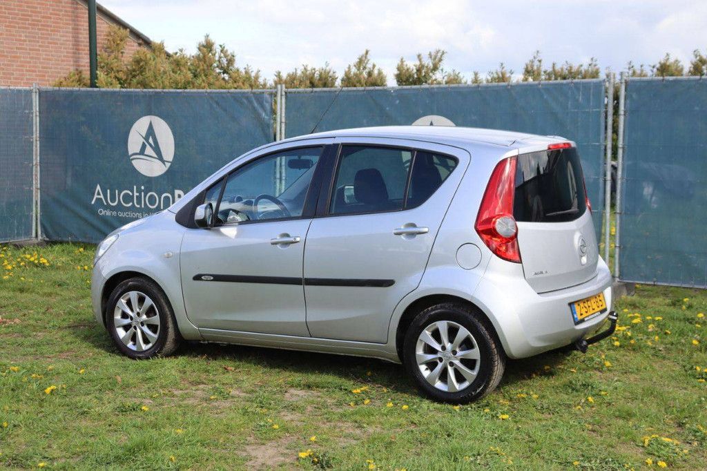 Passenger car Opel Agila Petrol 94hp 2013