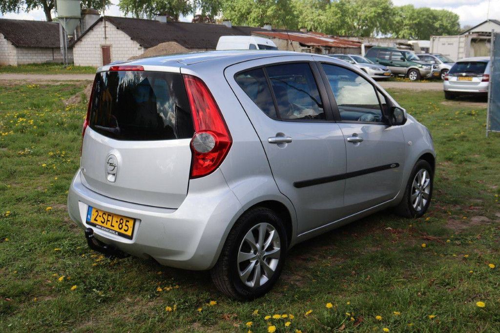 Passenger car Opel Agila Petrol 94hp 2013