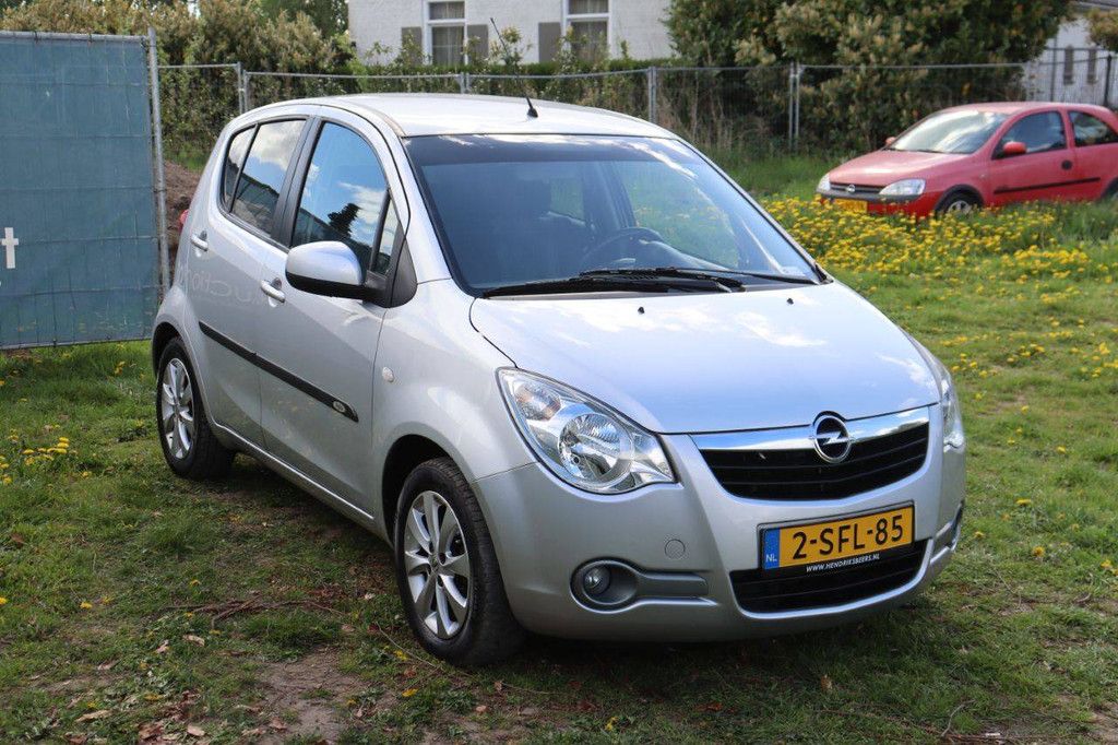 Passenger car Opel Agila Petrol 94hp 2013