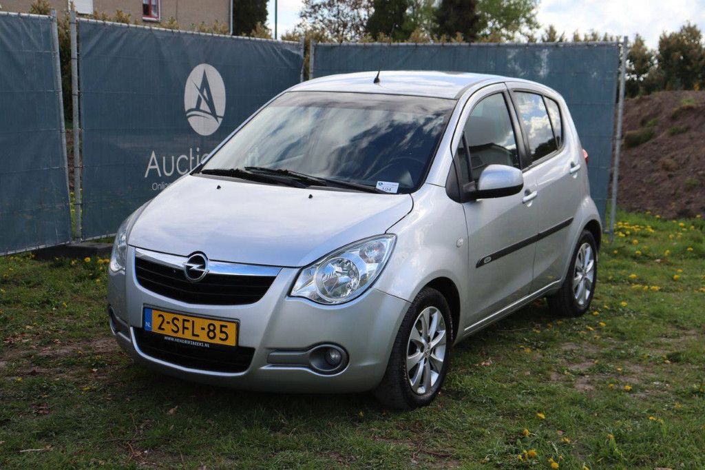 Passenger car Opel Agila Petrol 94hp 2013