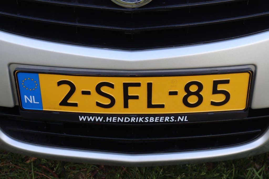 Passenger car Opel Agila Petrol 94hp 2013