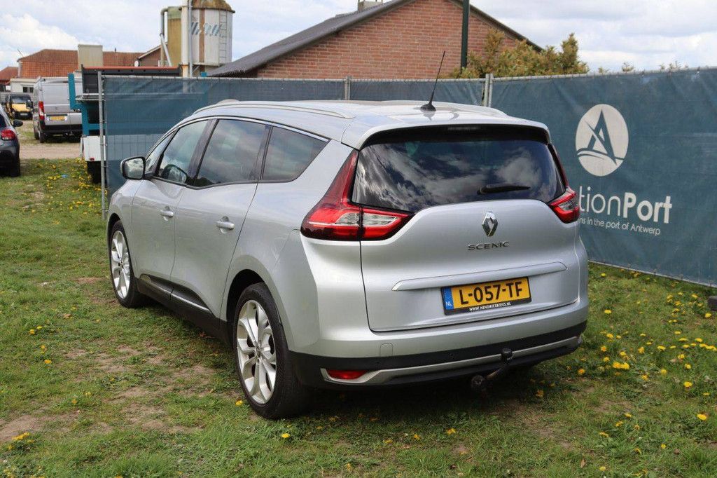 Passenger car Renault Scenic Diesel 110hp 2018
