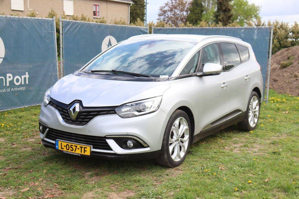 Passenger car Renault Scenic Diesel 110hp 2018