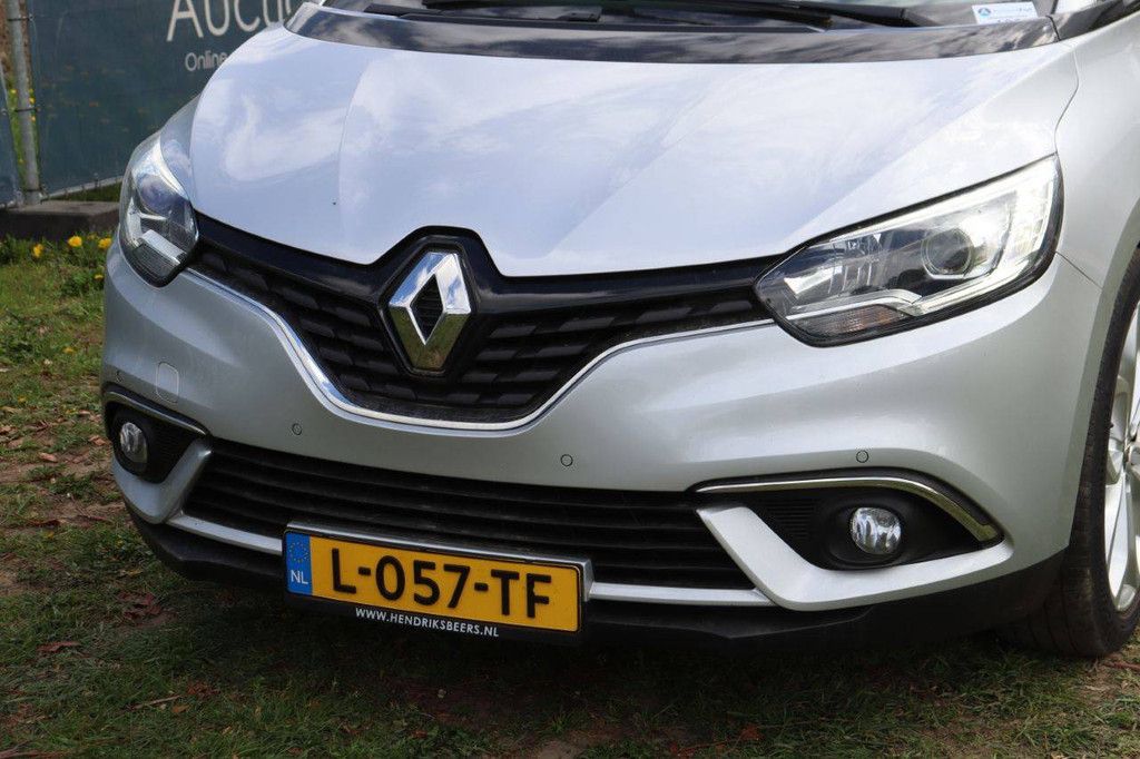 Passenger car Renault Scenic Diesel 110hp 2018