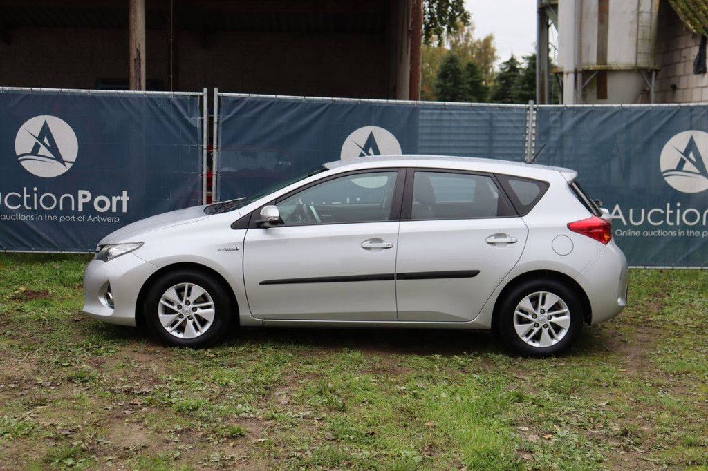 Toyota Auris Electric+Petrol 99hp 2013 (Margin)