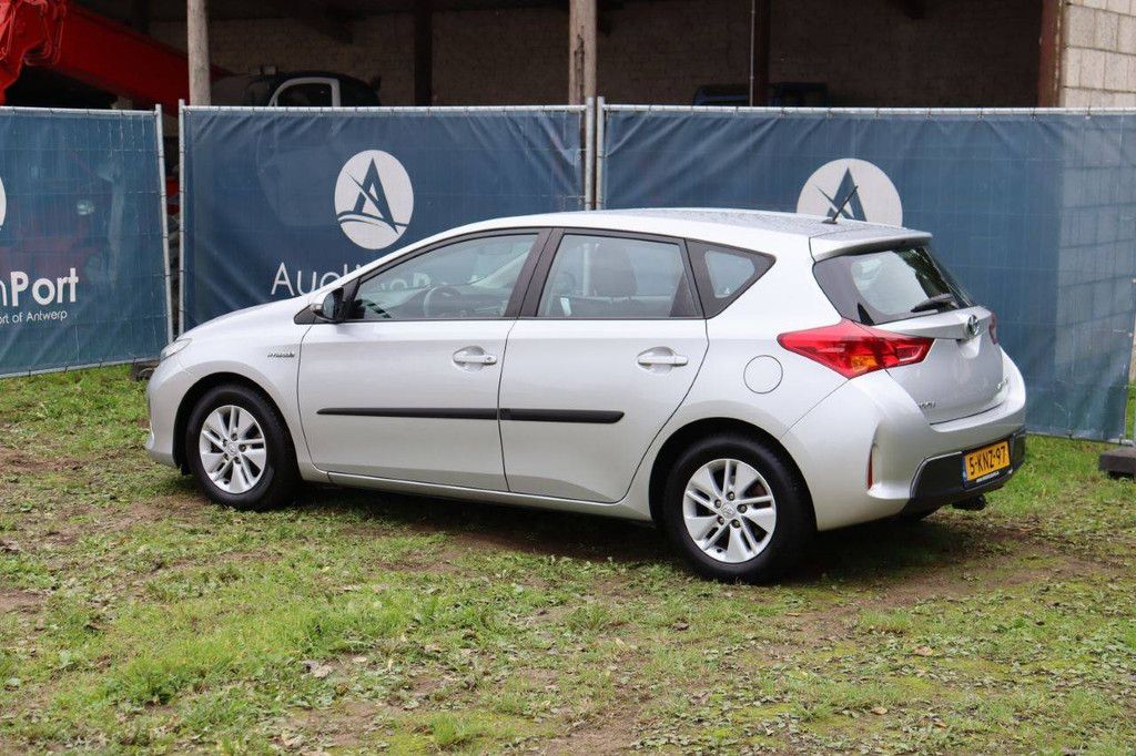 Toyota Auris Electric+Petrol 99hp 2013 (Margin)