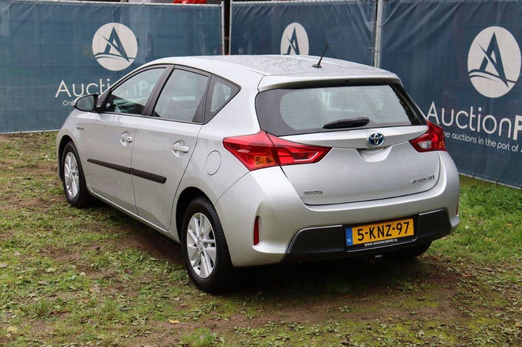 Toyota Auris Electric+Petrol 99hp 2013 (Margin)