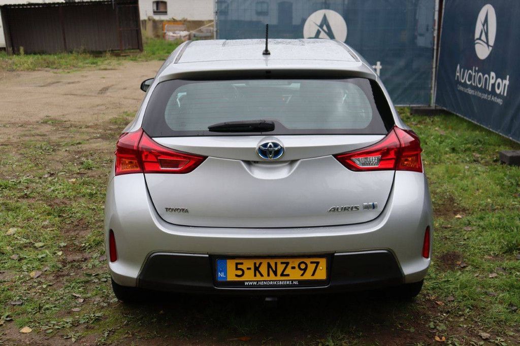 Toyota Auris Electric+Petrol 99hp 2013 (Margin)