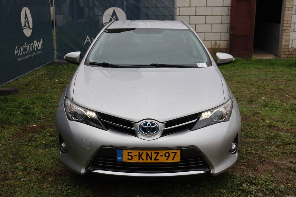 Toyota Auris Electric+Petrol 99hp 2013 (Margin)