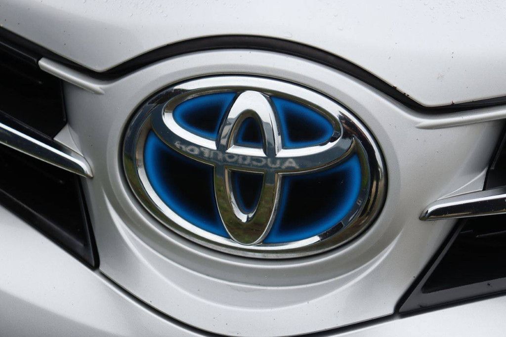 Toyota Auris Electric+Petrol 99hp 2013 (Margin)