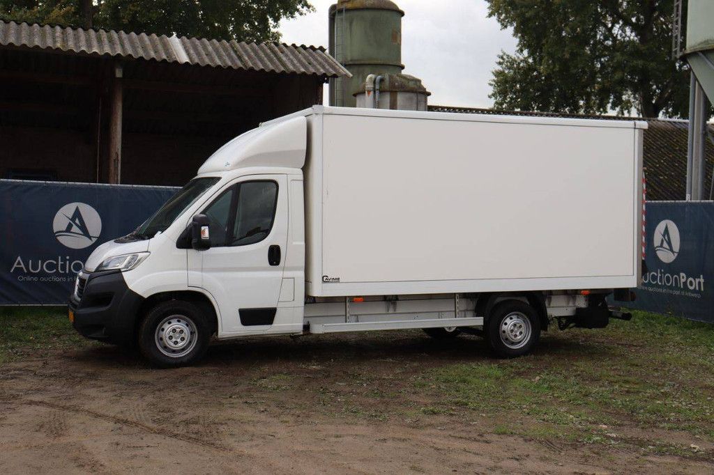 Box truck Truck Peugeot BOXER Diesel 165hp 2021