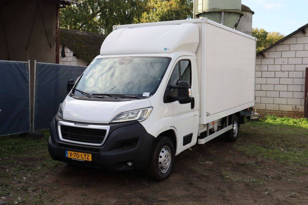Box truck Truck Peugeot BOXER Diesel 165hp 2021