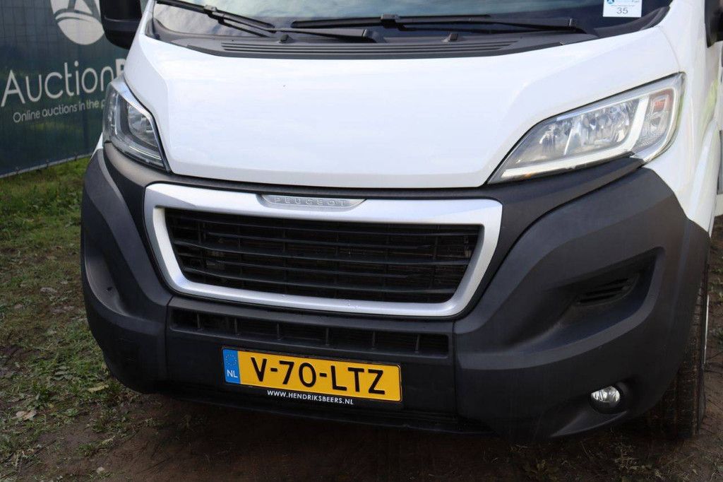 Box truck Truck Peugeot BOXER Diesel 165hp 2021