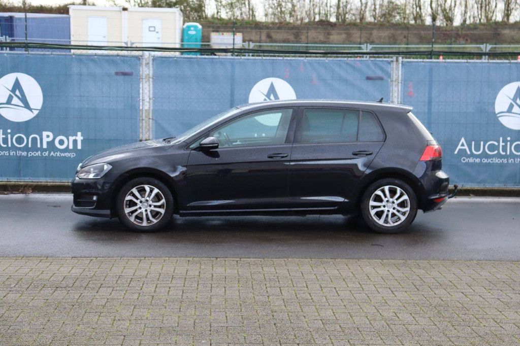 Passenger car Volkswagen Golf Diesel 110hp 2017 (Margin)