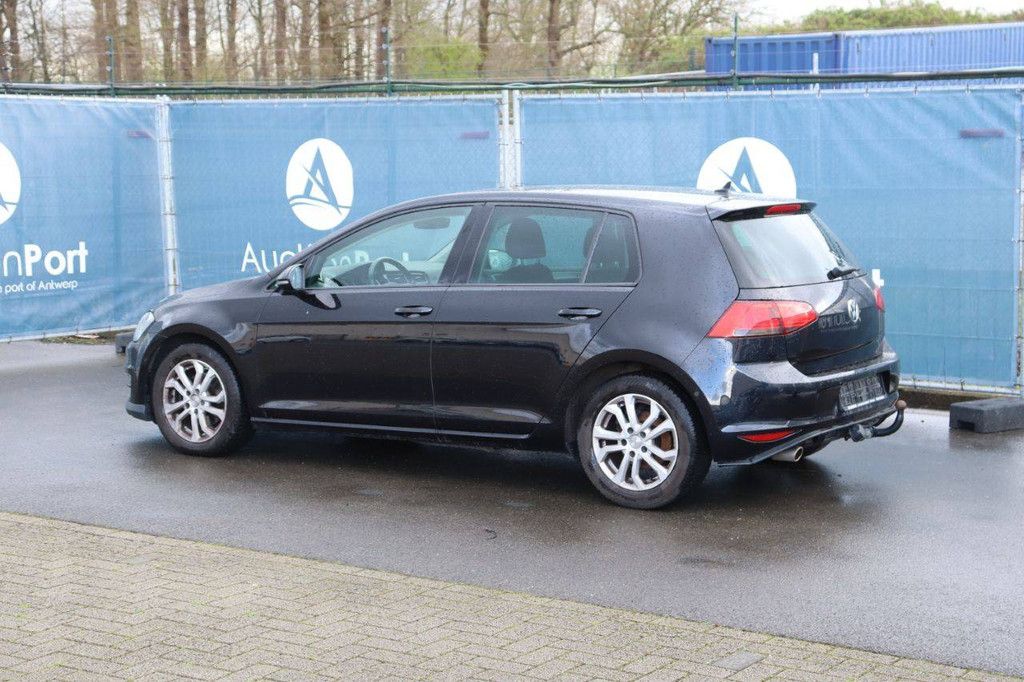 Passenger car Volkswagen Golf Diesel 110hp 2017 (Margin)