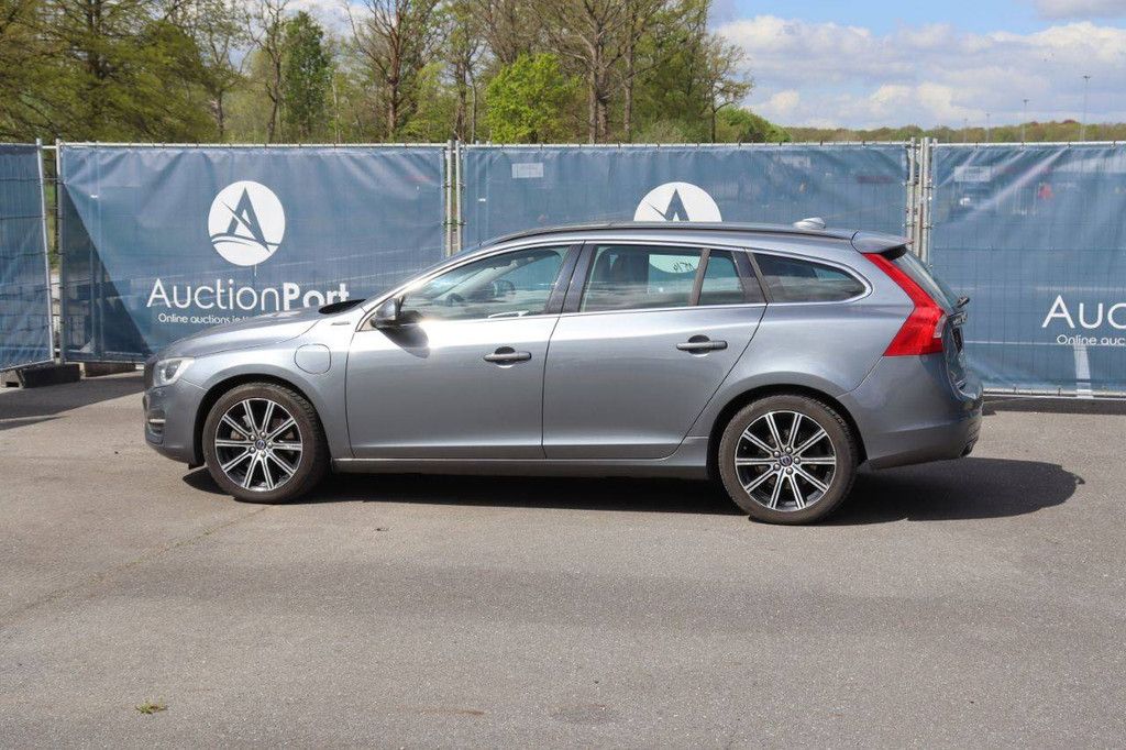 Pkw Volvo V60 Plug-in-Hybrid Diesel 163 PS 2016 (Margin)